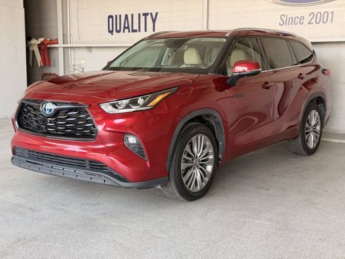Used 2021 Toyota Highlander Platinum FWD image 5