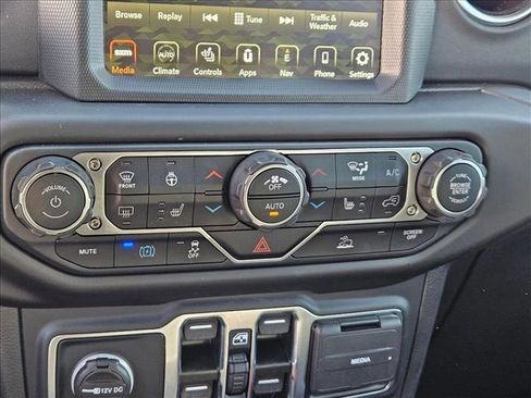 Used 2022 Jeep Wrangler Unlimited Sahara w/ Cold Weather Group image 17