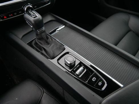 Used 2019 Volvo S60 T5 Momentum image 12