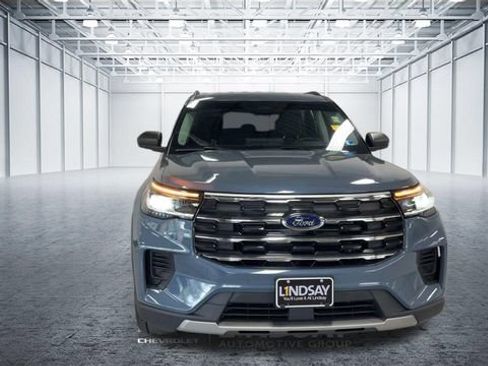 Used 2025 Ford Explorer Active AWD/4WD image 4