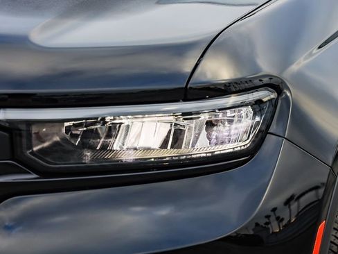 New 2025 Jeep Grand Cherokee L Altitude image 5