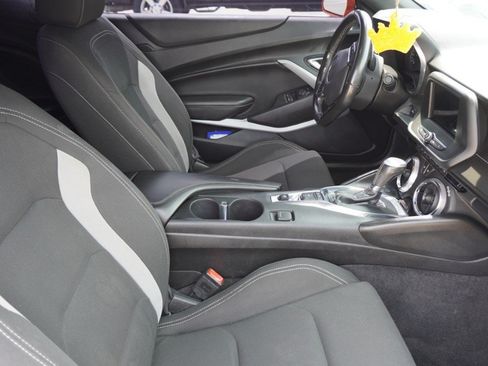 Used 2019 Chevrolet Camaro LT RWD image 9