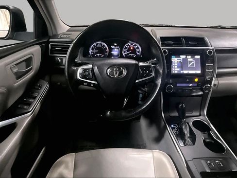 Used 2017 Toyota Camry XLE FWD image 6