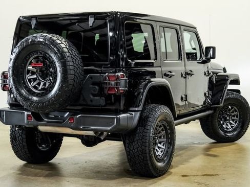 Used 2022 Jeep Wrangler Unlimited Sahara AWD/4WD image 7