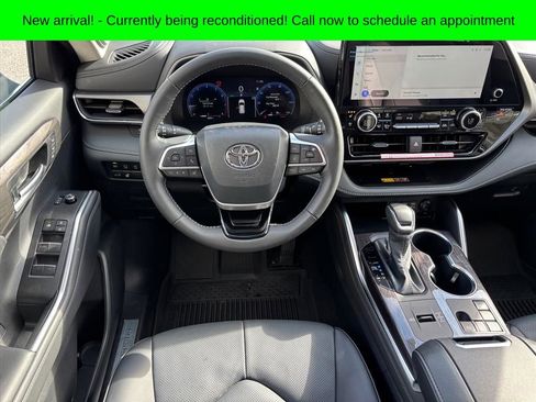 Used 2025 Toyota Highlander Limited image 15