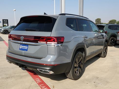 New 2026 Volkswagen Atlas SE FWD image 7