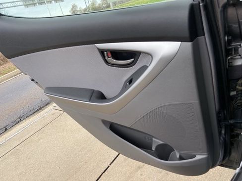 Used 2013 Hyundai Elantra GLS w/ Preferred Pkg image 47