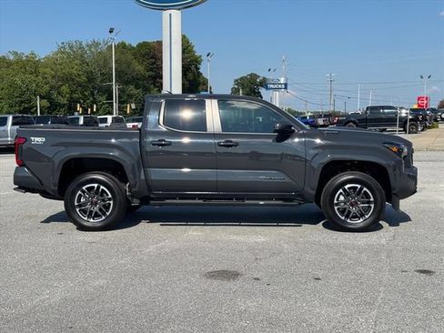 Used 2025 Toyota Tacoma TRD Sport AWD/4WD image 2