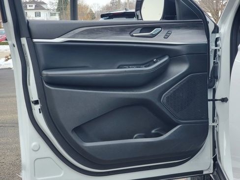 Used 2024 Jeep Grand Cherokee L Limited w/ Luxury Tech Group II image 22