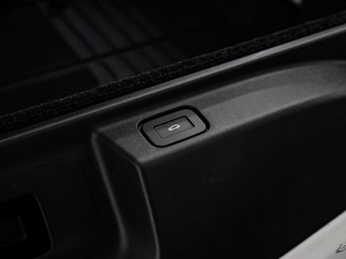 Used 2024 Land Rover Range Rover SE image 89