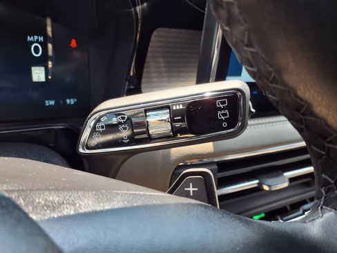 Certified 2025 Lincoln Corsair FWD image 18