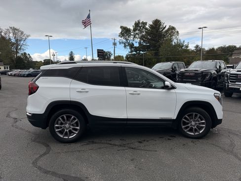 Certified 2023 GMC Terrain SLT image 6