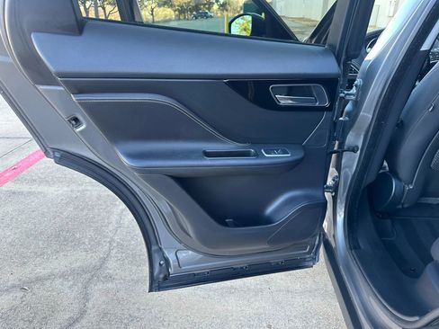 Used 2017 Jaguar F-PACE R-Sport image 18