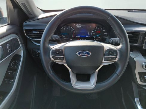 Used 2022 Ford Explorer XLT w/ Equipment Group 202A image 40