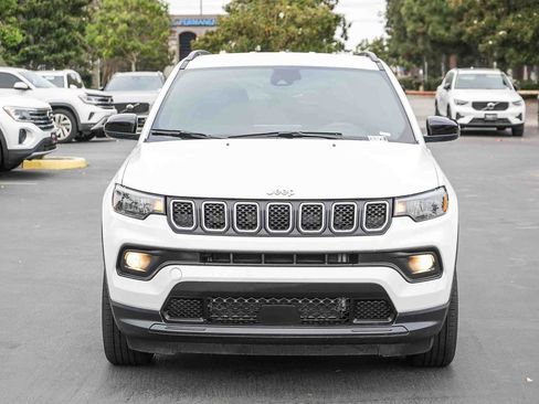 Used 2024 Jeep Compass Latitude AWD/4WD image 2