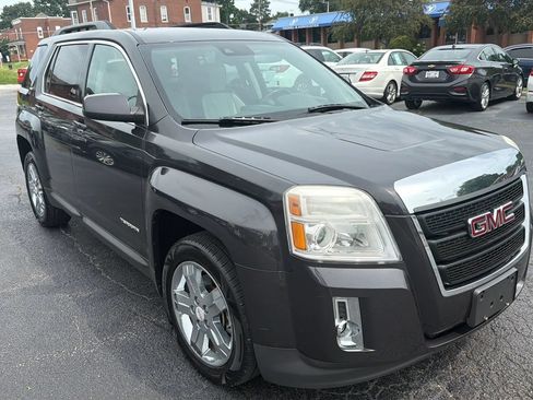 Used 2013 GMC Terrain SLT w/ Safety Package FWD image 3