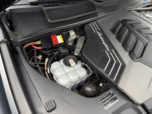 Used 2022 Lamborghini Urus AWD/4WD image 31