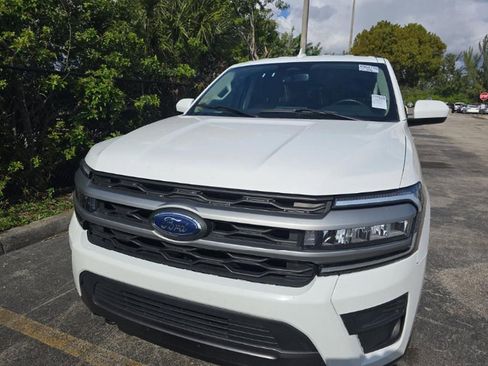 Used 2023 Ford Expedition XLT image 2