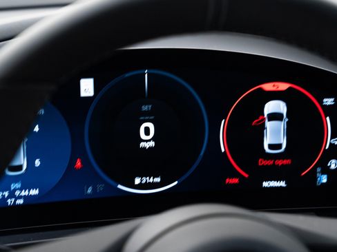 New 2025 Porsche Macan 4S Electric image 27