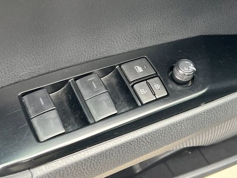 Used 2025 Toyota Camry SE image 14