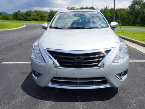 Used 2017 Nissan Versa SV w/ SV Special Edition Package FWD image 2