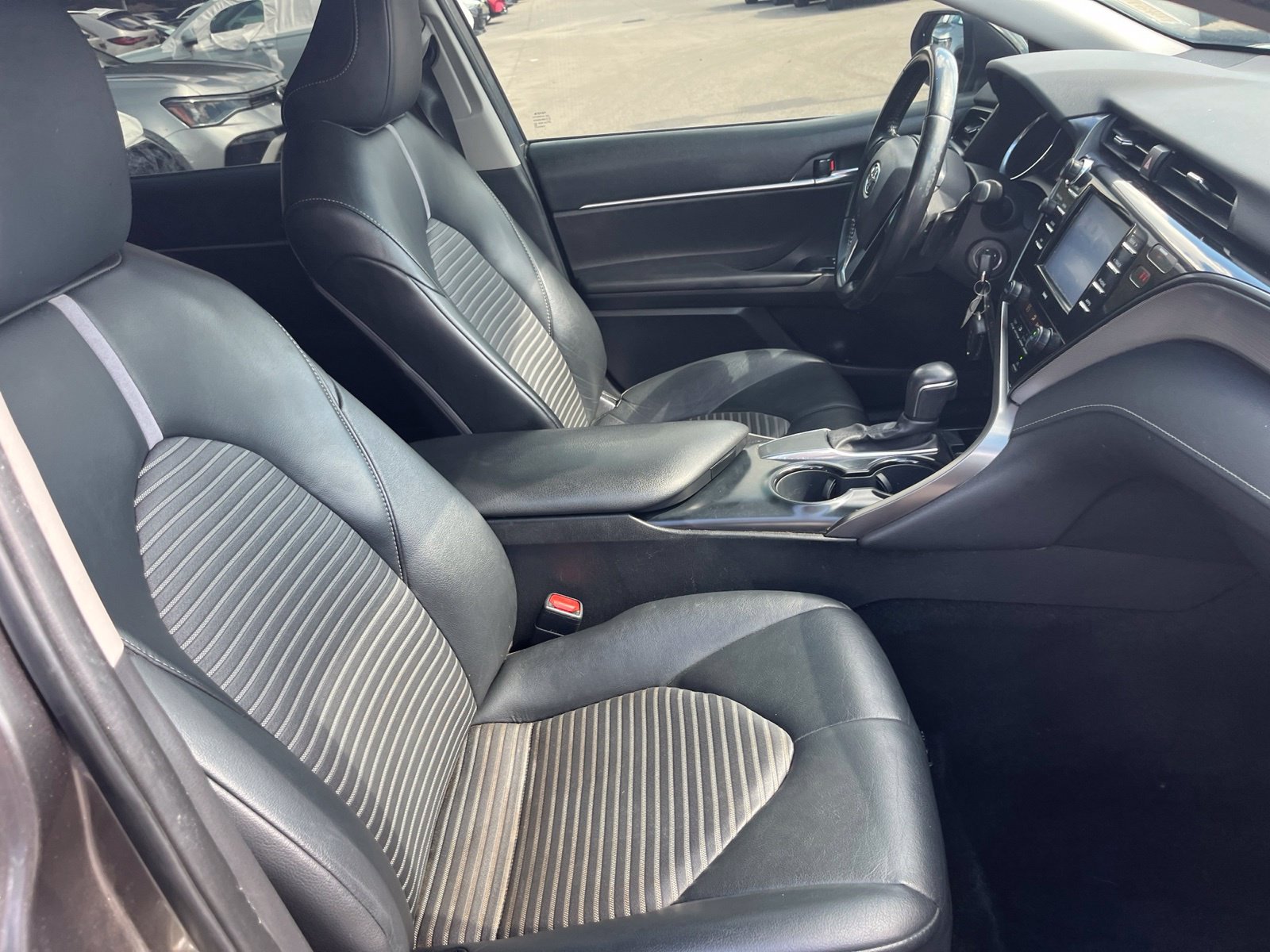 Used 2020 Toyota Camry SE FWD image 35
