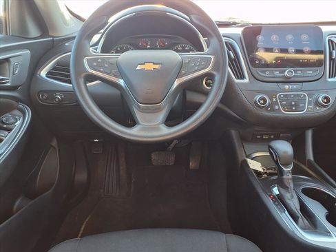 Used 2021 Chevrolet Malibu LT image 3