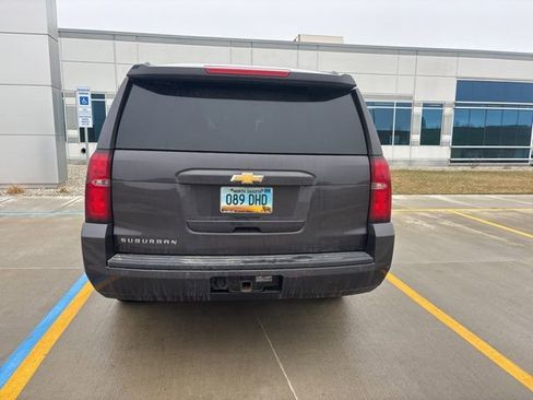 Used 2015 Chevrolet Suburban LT image 5