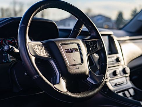 Used 2017 GMC Yukon SLT image 10