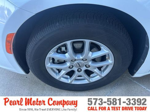 Used 2022 Chrysler Pacifica Touring-L image 8