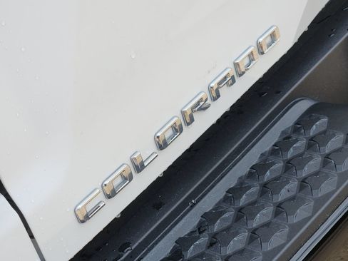 Used 2024 Chevrolet Colorado ZR2 w/ Technology Package AWD/4WD image 18