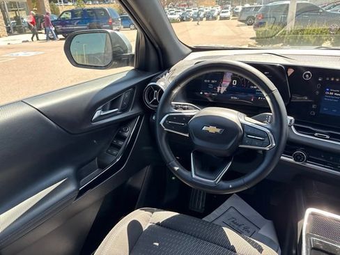 Used 2025 Chevrolet Equinox LT AWD/4WD image 15