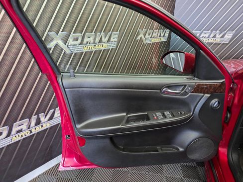 Used 2014 Chevrolet Impala LT w/ LT Sunroof Package image 18