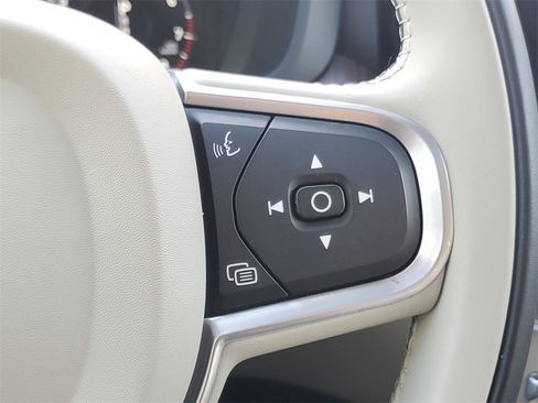 Certified 2021 Volvo XC60 T5 Momentum w/ Premium Package image 24