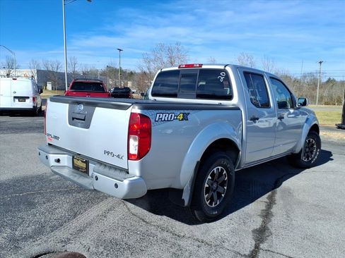 Used 2018 Nissan Frontier PRO-4X image 16