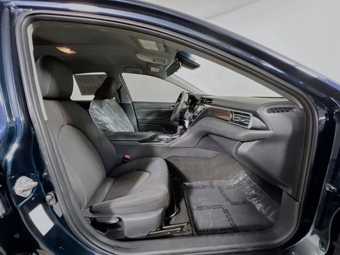 Used 2018 Toyota Camry LE FWD image 31
