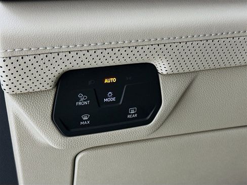 Used 2024 Volkswagen Atlas SE image 11