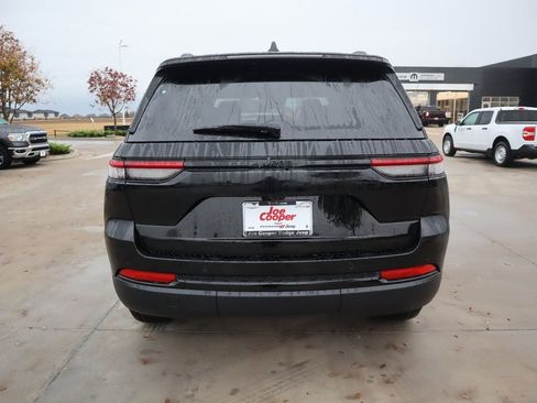New 2025 Jeep Grand Cherokee Altitude image 22