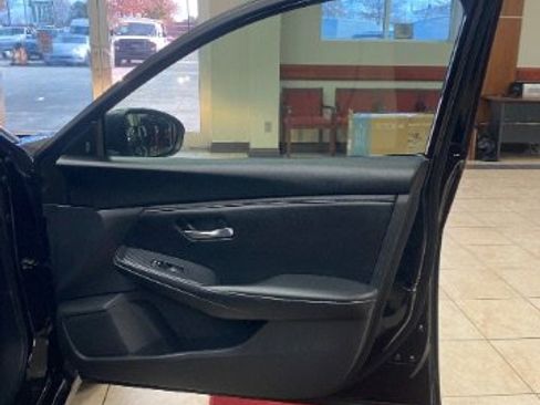 Used 2024 Nissan Sentra SV image 13