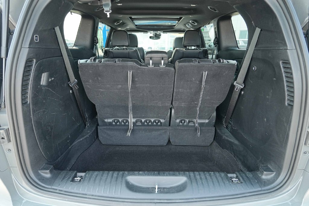 Used 2025 Chrysler Pacifica Limited FWD image 16