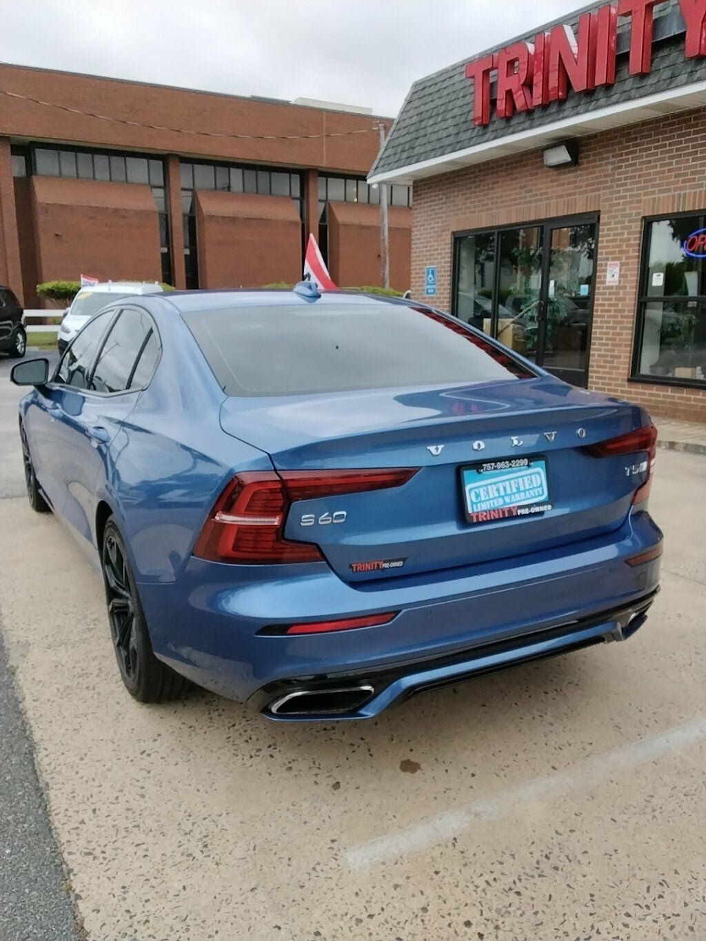 Used 2020 Volvo S60 T5 R-Design FWD image 2