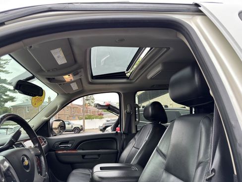 Used 2011 Chevrolet Avalanche LTZ AWD/4WD image 20