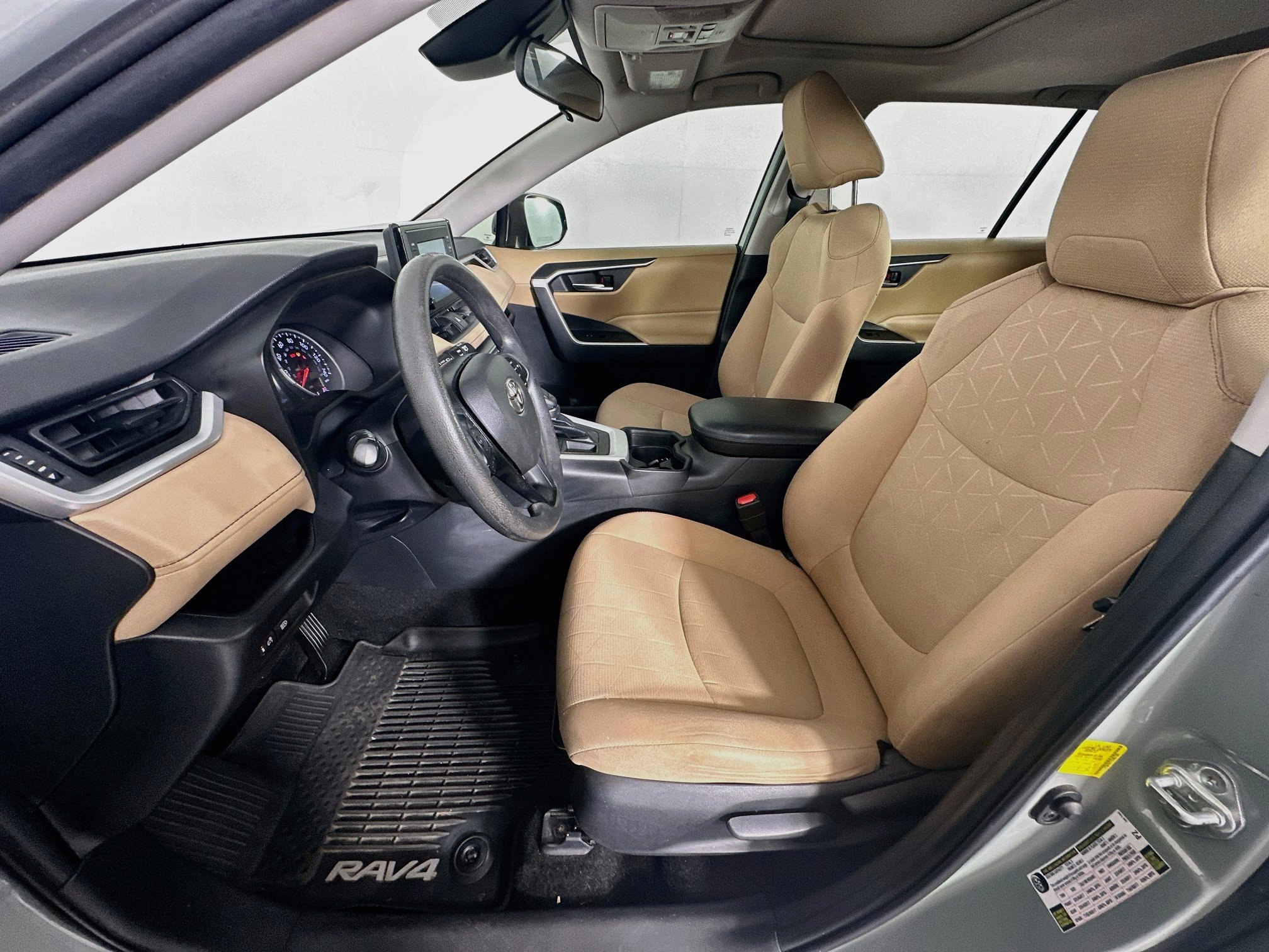 Used 2019 Toyota RAV4 XLE FWD image 13