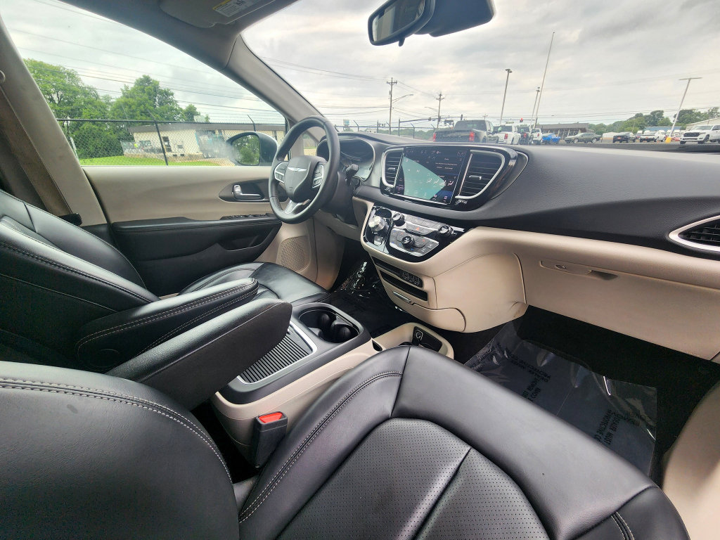Used 2023 Chrysler Pacifica Touring-L FWD image 52