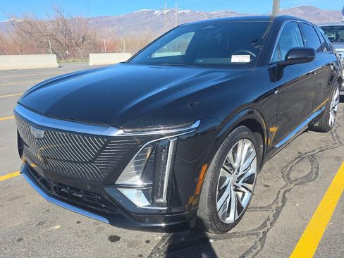 Used 2024 Cadillac Lyriq Luxury w/ LPO, Floor Liner Package AWD/4WD image 5