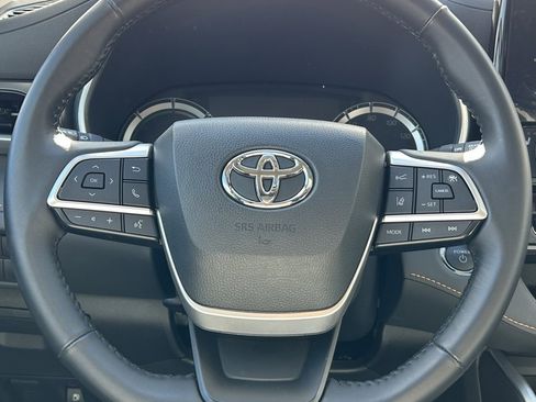 Certified 2023 Toyota Highlander Bronze Edition image 22