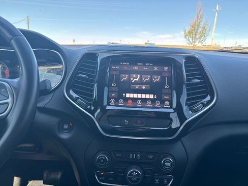 Used 2019 Jeep Cherokee Limited AWD/4WD image 18