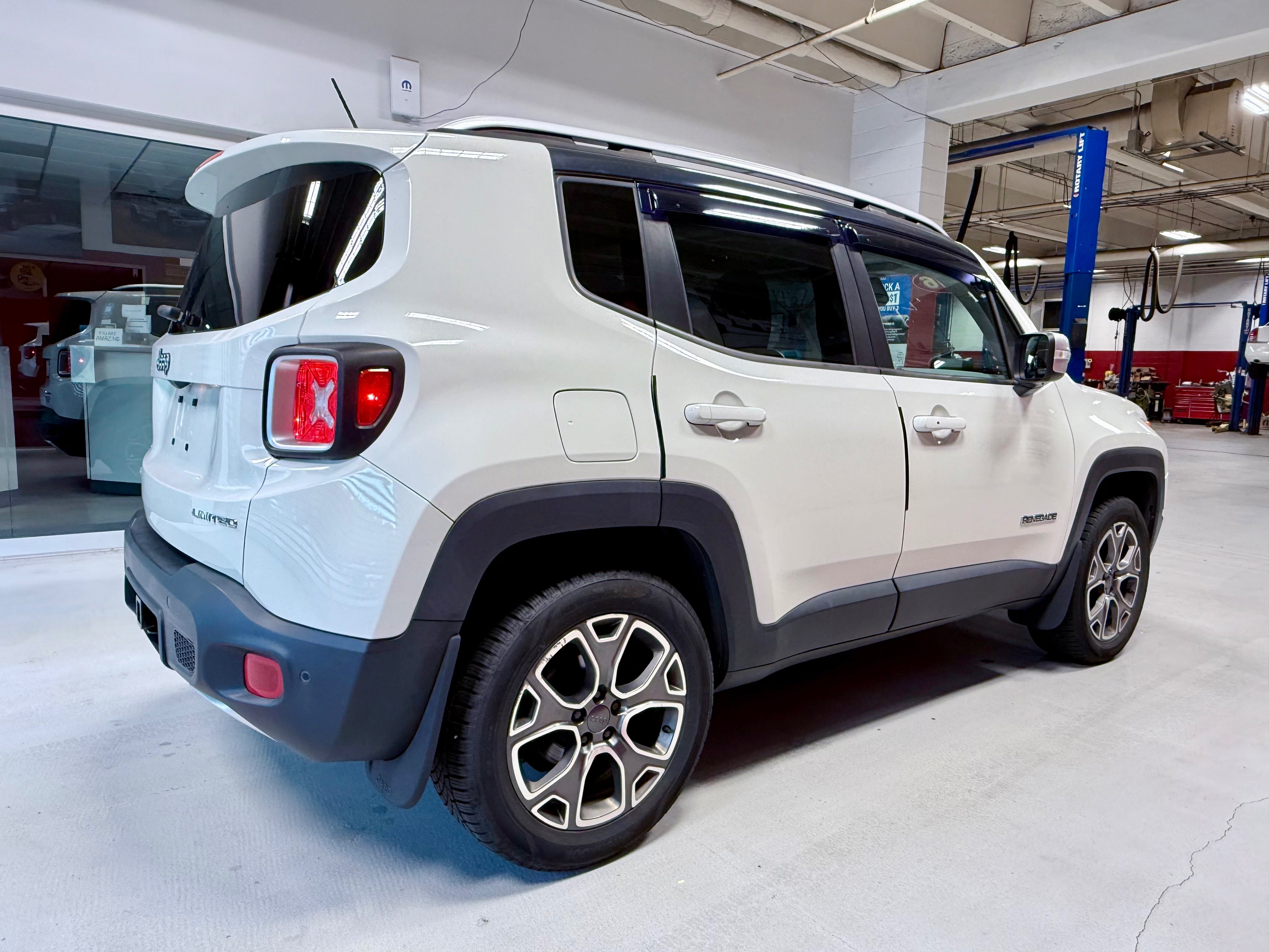 Used 2016 Jeep Renegade Limited w/ Advanced Technology Group AWD/4WD image 8
