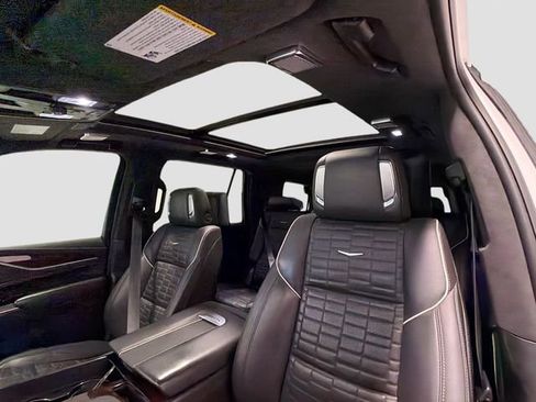 Certified 2022 Cadillac Escalade Sport Platinum w/ Heavy-Duty Trailer Package image 22