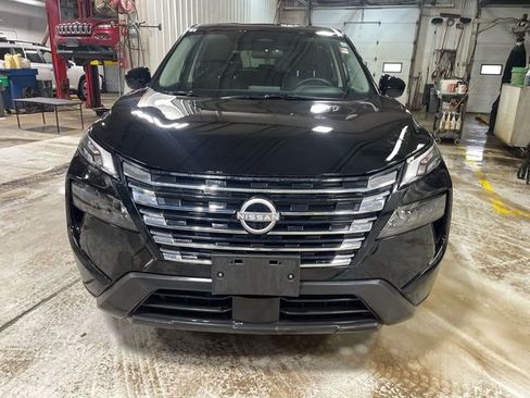 Used 2025 Nissan Rogue SV image 3